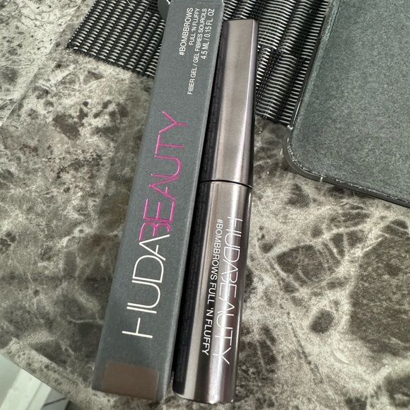 Huda Beauty Bombbrows - Picture 3 of 3